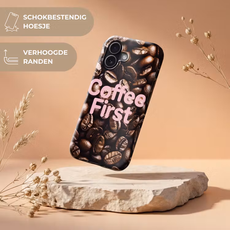 Coffee First - Koffiebonen - Roze Toughcase MagSafe Apple iPhone 17 klein -USP_RandenV_NL