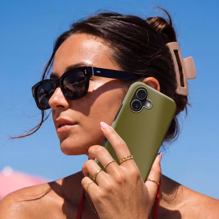 Dark - Olive - Groen Toughcase MagSafe Apple iPhone 17 klein 1017 -Sfeer2V