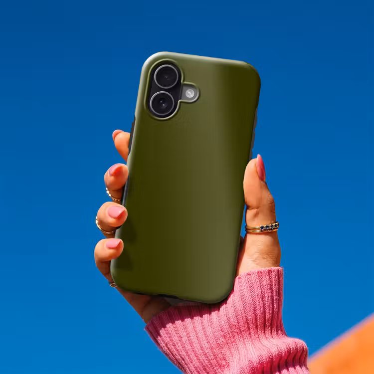 Dark - Olive - Groen Toughcase MagSafe Apple iPhone 17 klein 1017 -Sfeer1V