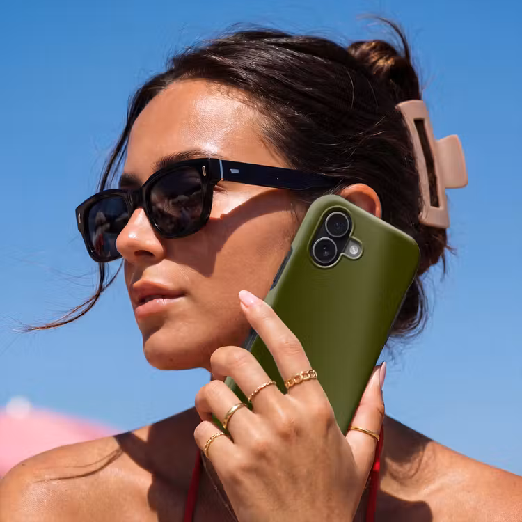 Dark - Olive - Groen Toughcase MagSafe Apple iPhone 17 klein 1017 -Sfeer2V