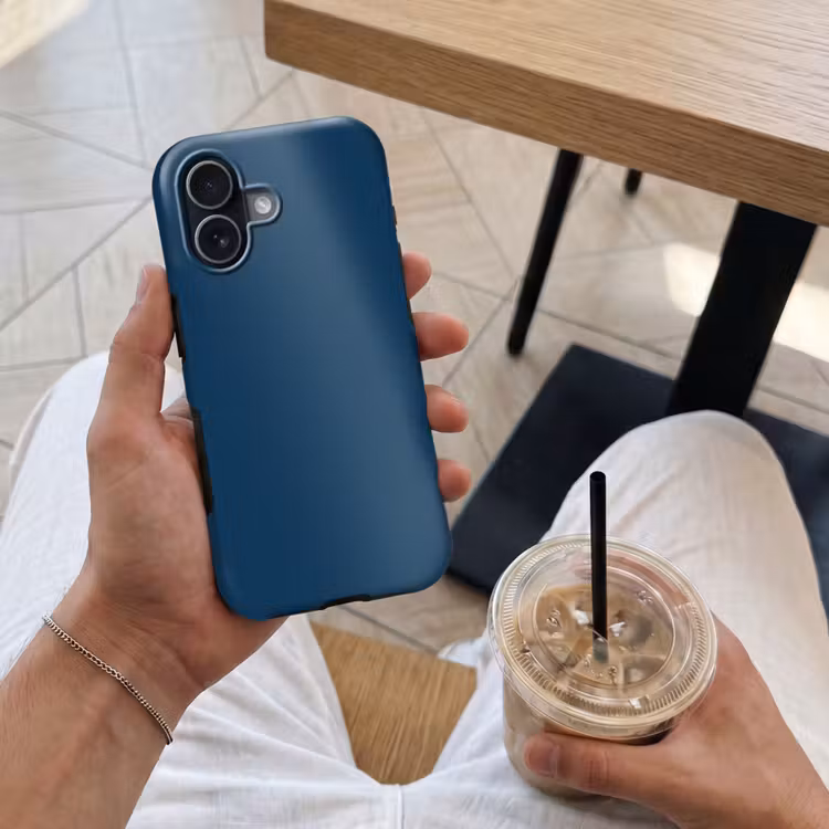 Deep - Ocean - Blauw Toughcase MagSafe Apple iPhone 17 klein 1017 -Sfeer1M
