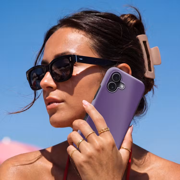 Deep - Plum - Paars Toughcase MagSafe Apple iPhone 17 klein 1017 -Sfeer2V