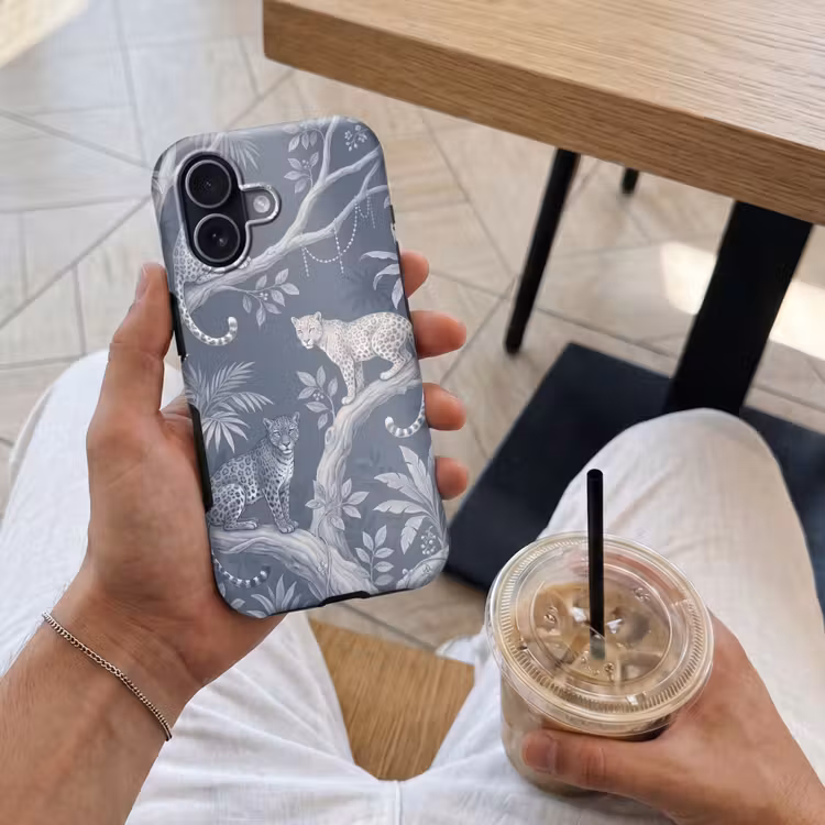 Dieren - Jungle - Illustratie - Bomen - Blauw Toughcase MagSafe Apple iPhone 17 klein -Sfeer1M