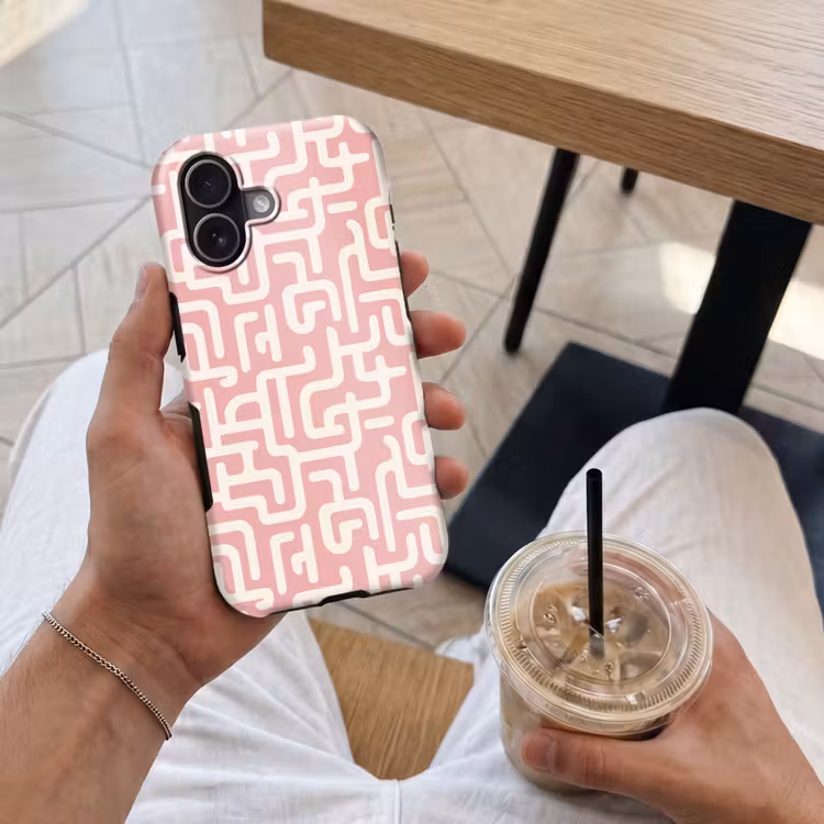 Doolhofpatroon - Roze - Wit - Abstract Toughcase MagSafe Apple iPhone 17 klein 1017 -Sfeer1M