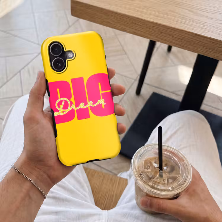 Dream big - Geel - Roze Toughcase MagSafe Apple iPhone 17 klein -Sfeer1M