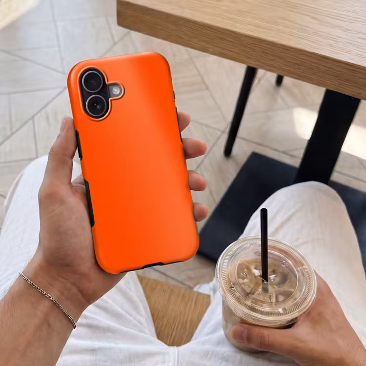 Fiery - Tangerine - Oranje Toughcase MagSafe Apple iPhone 17 klein 1017 -Sfeer1M