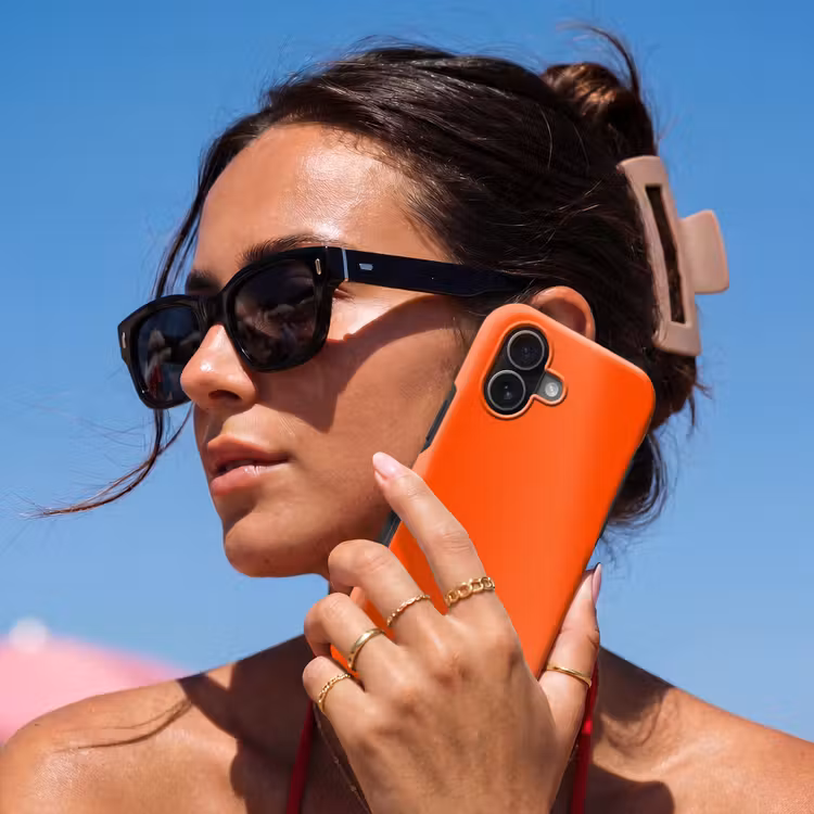Fiery - Tangerine - Oranje Toughcase MagSafe Apple iPhone 17 klein 1017 -Sfeer2V