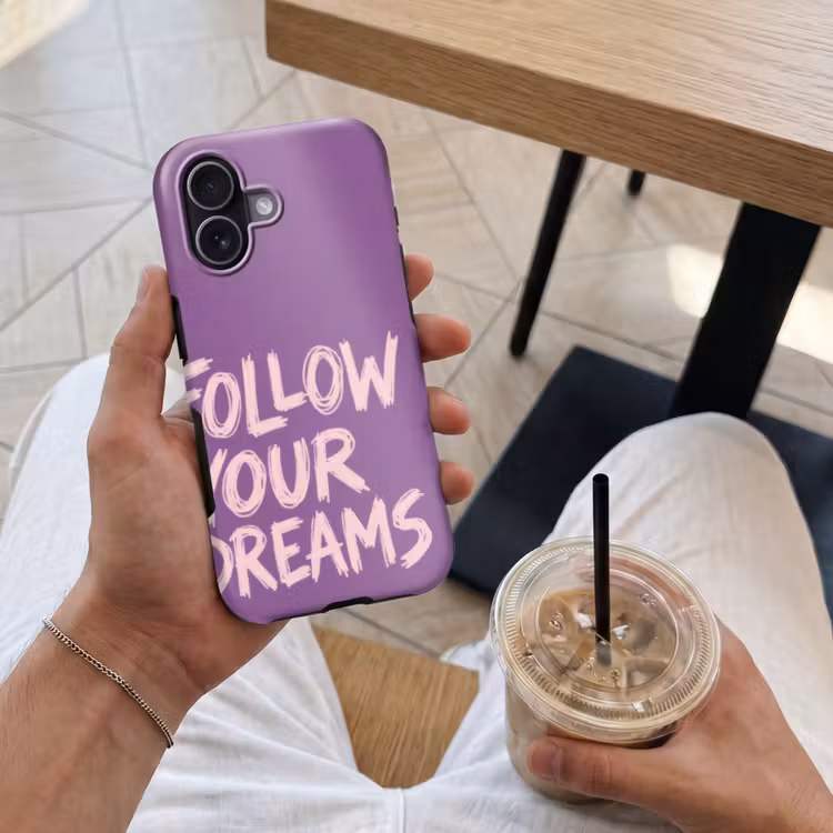Follow your dreams - Paars - Penseeltextuur Toughcase MagSafe Apple iPhone 17 klein -Sfeer1M