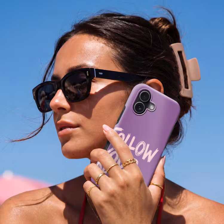 Follow your dreams - Paars - Penseeltextuur Toughcase MagSafe Apple iPhone 17 klein -Sfeer2V