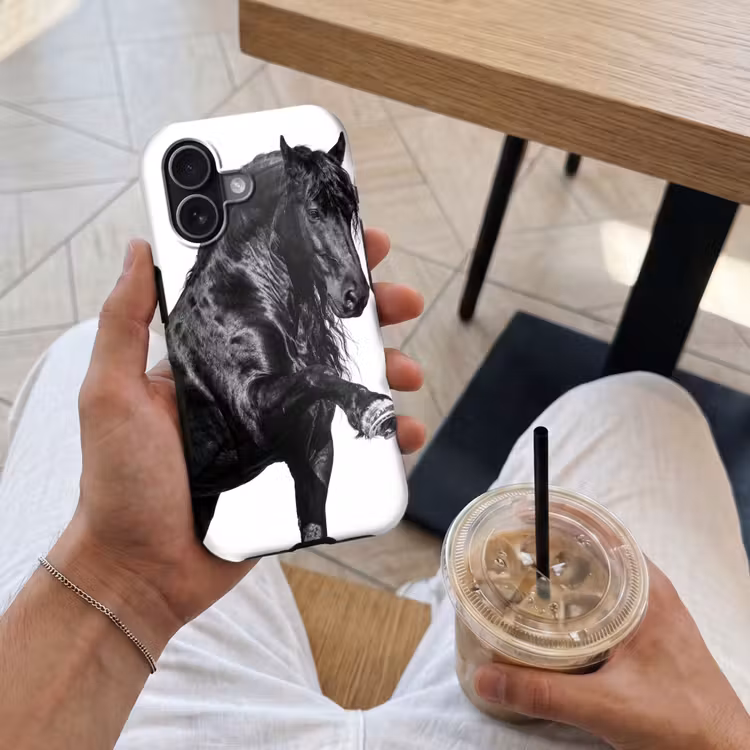 Fries - Hengst - Modern Toughcase MagSafe Apple iPhone 17 klein -Sfeer1M