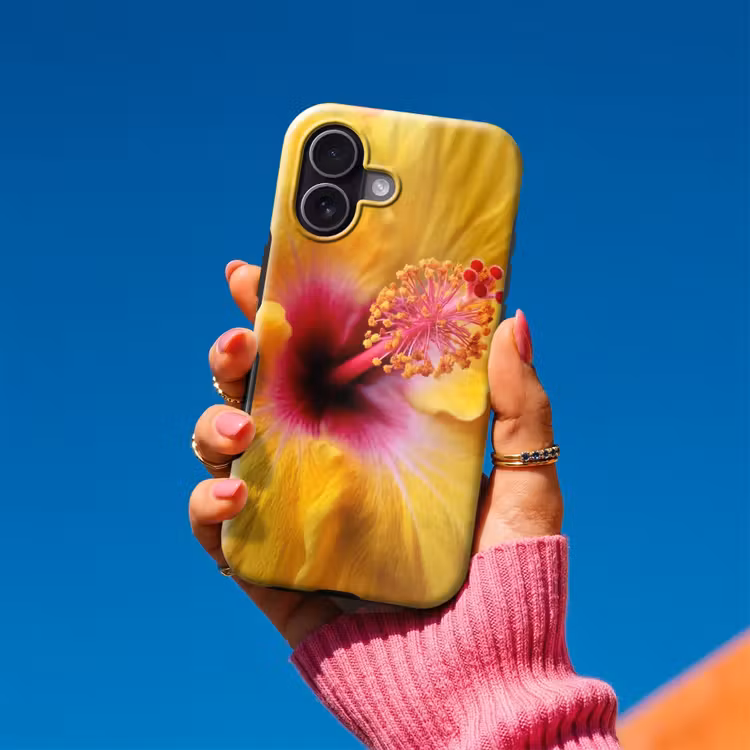 Geel - Hibiscus - Tropisch Toughcase MagSafe Apple iPhone 17 klein -Sfeer1V