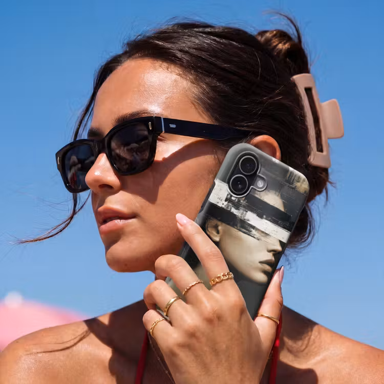Gezicht - Vrouw - Zwart - Abstract Toughcase MagSafe Apple iPhone 17 klein -Sfeer2V