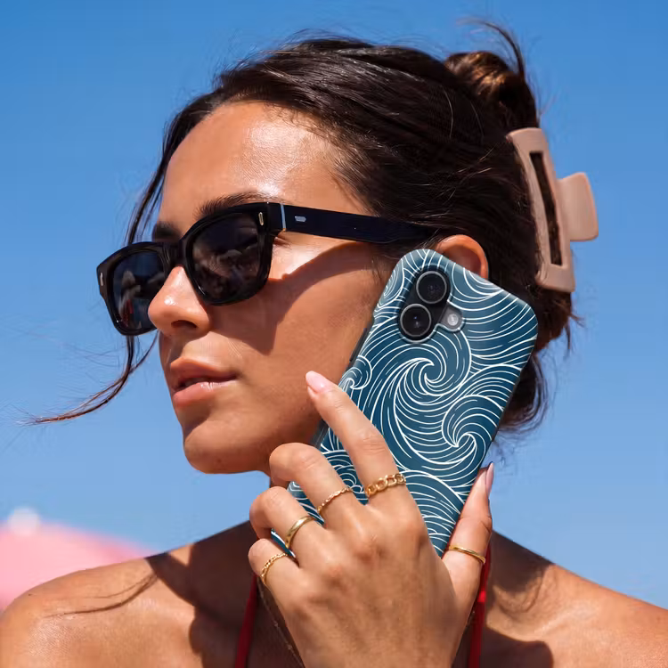 Golven - Spiraal - Water - Abstract - Blauw Toughcase MagSafe Apple iPhone 17 klein -Sfeer2V