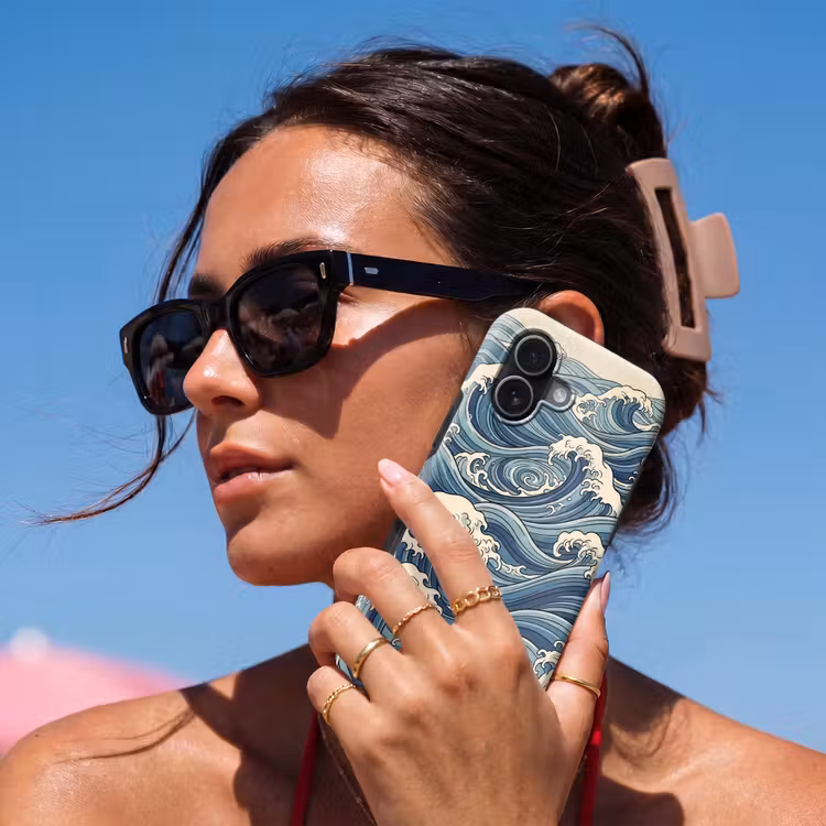 Golven - Zee - Natuur - Abstract - Blauw Toughcase MagSafe Apple iPhone 17 klein -Sfeer2V