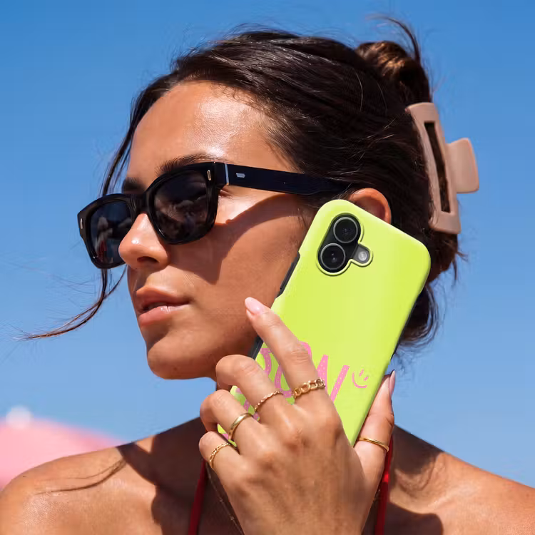 Groen - Smiley - Bonjour - Roze Toughcase MagSafe Apple iPhone 17 klein -Sfeer2V