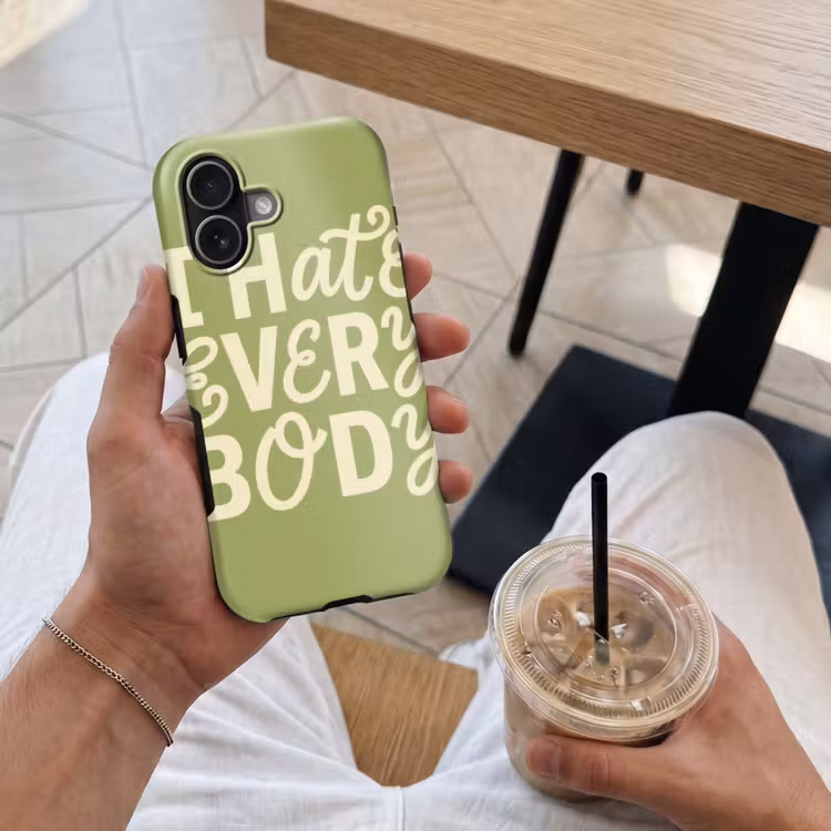 I hate everybody - Groen - Retro Toughcase MagSafe Apple iPhone 17 klein -Sfeer1M