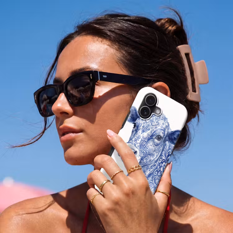 Illustratie - Koe - Blauw Toughcase MagSafe Apple iPhone 17 klein -Sfeer2V