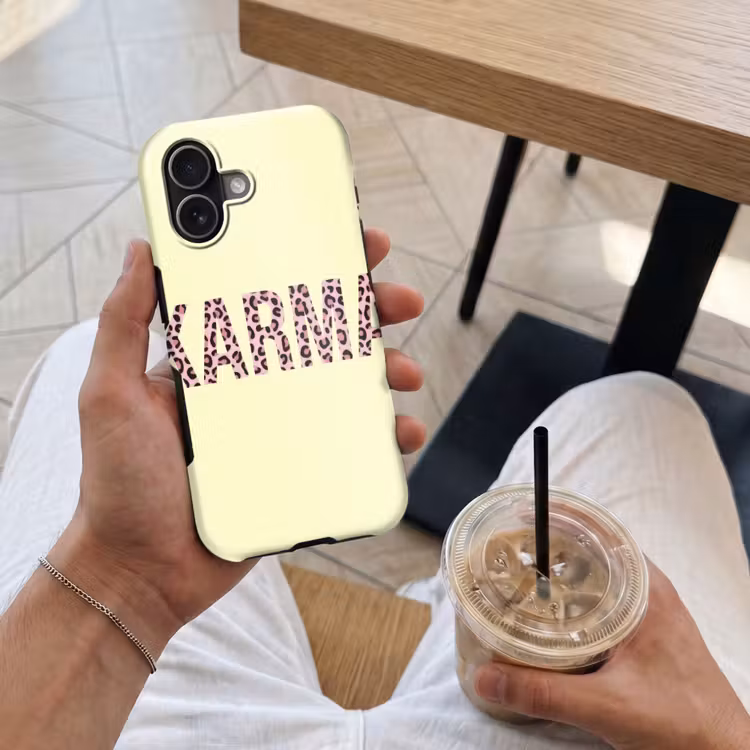Karma - Luipaardprint - Geel Toughcase MagSafe Apple iPhone 17 klein -Sfeer1M