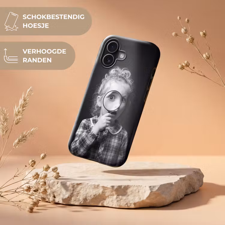 Kind - Vergrootglas - Portret - Zwart-wit Toughcase MagSafe Apple iPhone 17 klein -USP_RandenV_NL