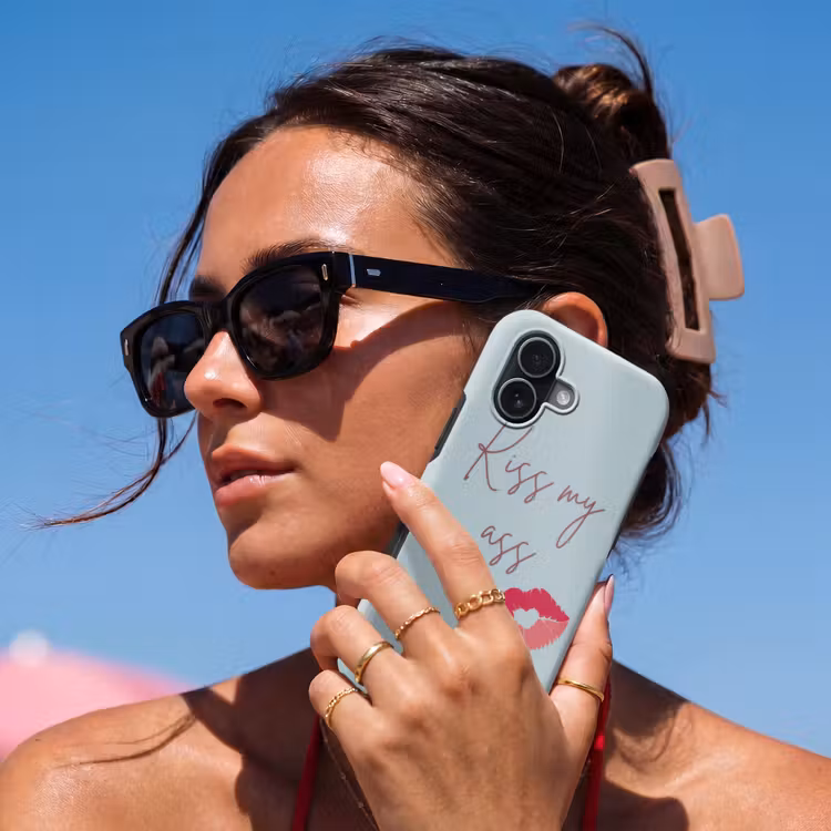 Kiss my ass - Lip - Blauw Toughcase MagSafe Apple iPhone 17 klein -Sfeer2V