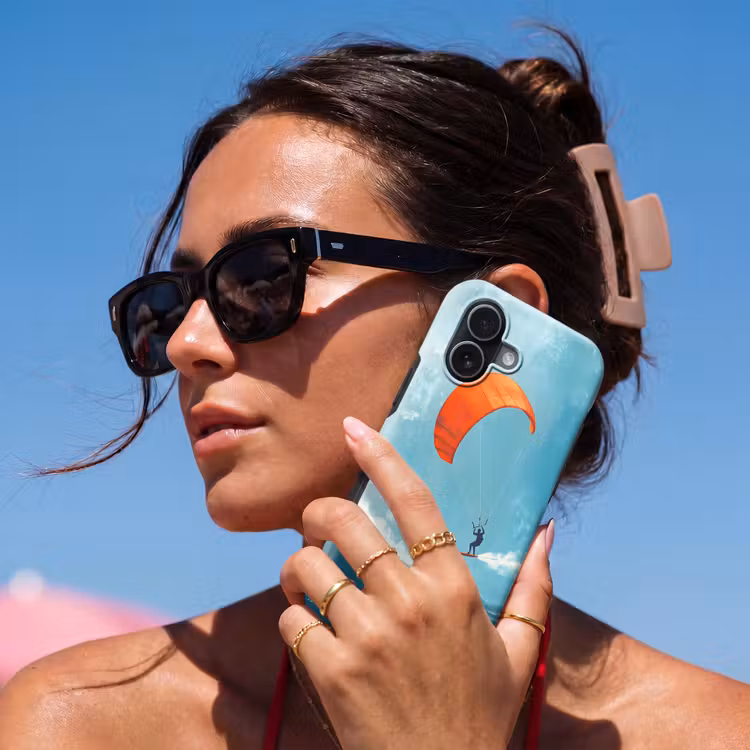 Kitesurfer - Oranje - Zee - Lucht Toughcase MagSafe Apple iPhone 17 klein -Sfeer2V
