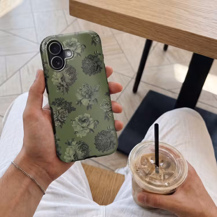 Klassiek - botanisch - olijfgroen - bloemen Toughcase MagSafe Apple iPhone 17 klein 1017 -Sfeer1M