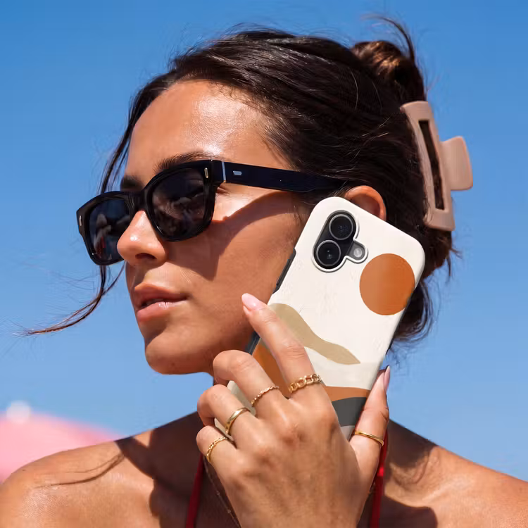 Landschap - Heuvels - Zon - Abstract - Oranje Toughcase MagSafe Apple iPhone 17 klein -Sfeer2V