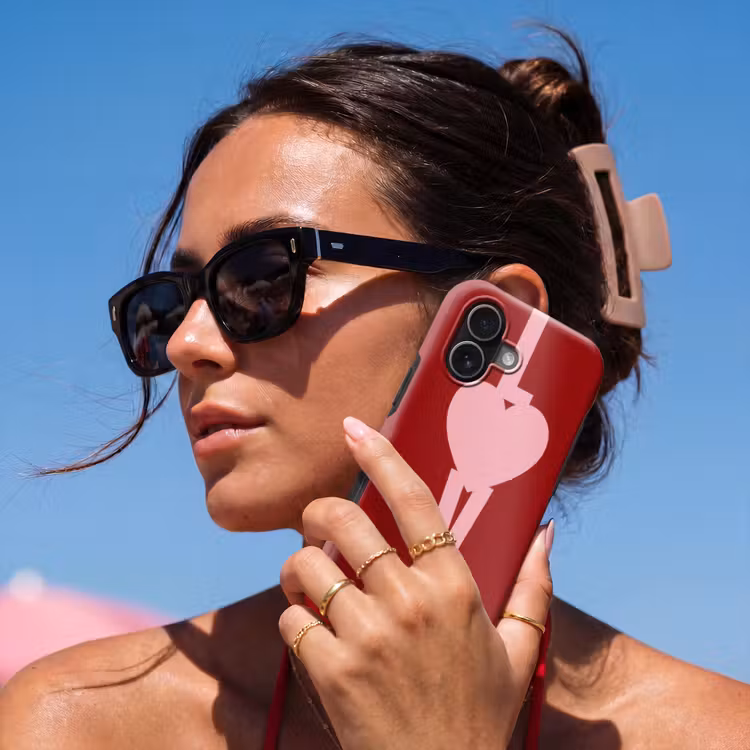 Love - Hart - Rood Toughcase MagSafe Apple iPhone 17 klein -Sfeer2V