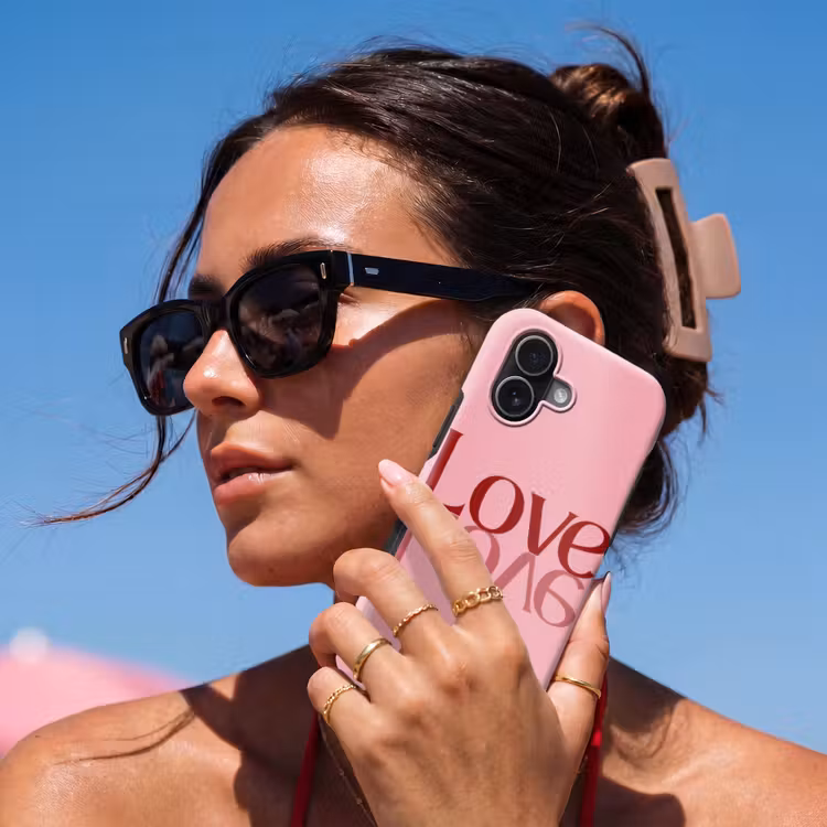 Love - Roze - Spiegeling Toughcase MagSafe Apple iPhone 17 klein -Sfeer2V