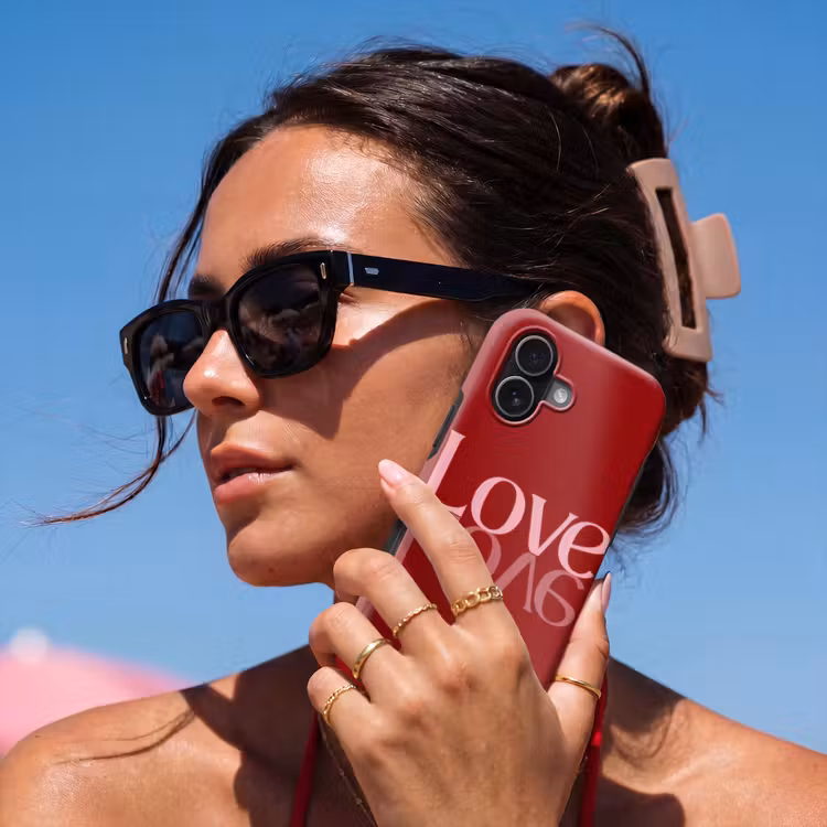 Love - Spiegeling - Rood Toughcase MagSafe Apple iPhone 17 klein -Sfeer2V