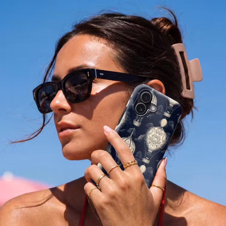 Luchtballonnen - Wolken - Patroon - Donkerblauw Toughcase MagSafe Apple iPhone 17 klein 1017 -Sfeer2V