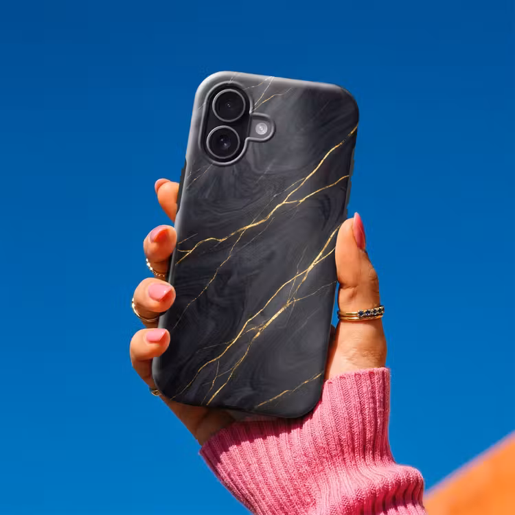 Marmer - Goudaders - Abstract - Modern - Zwart Toughcase MagSafe Apple iPhone 17 klein -Sfeer1V