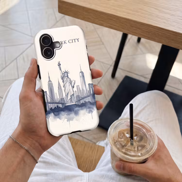 New York - Vrijheidsbeeld - Skyline - Illustratie - Blauw Toughcase MagSafe Apple iPhone 17 klein -Sfeer1M