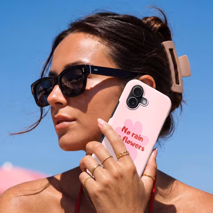 No rain no flowers - Bloem - Roze Toughcase MagSafe Apple iPhone 17 klein -Sfeer2V