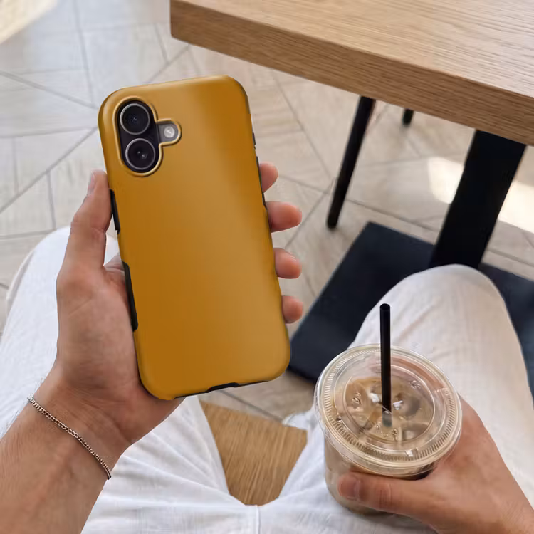 Ocre - Gold - Geel Toughcase MagSafe Apple iPhone 17 klein 1017 -Sfeer1M
