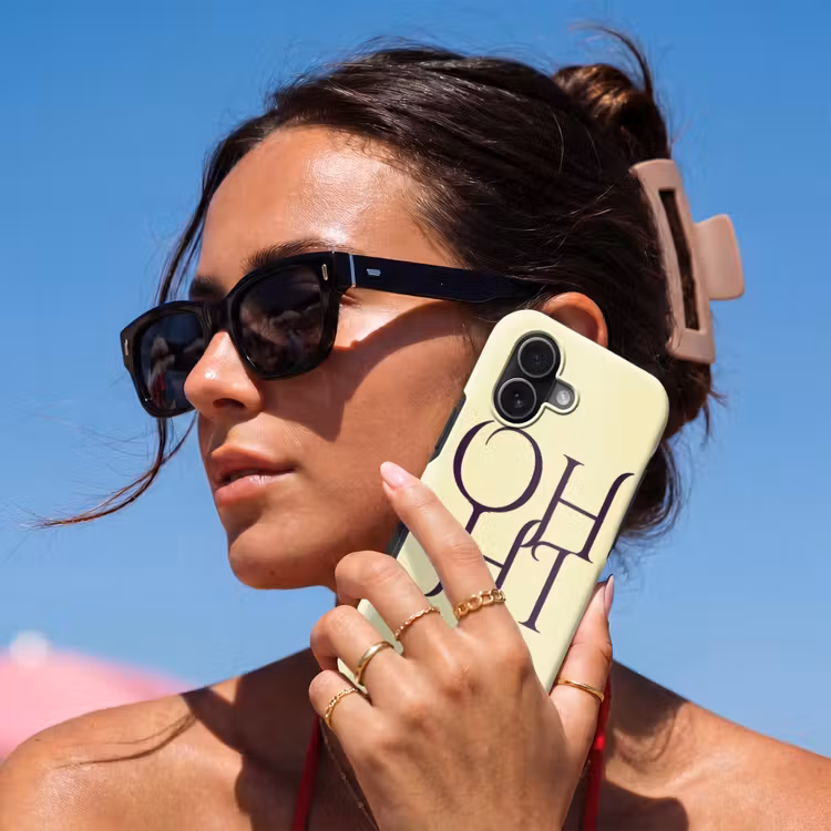 Oh hi - Geel - Monogram Toughcase MagSafe Apple iPhone 17 klein -Sfeer2V