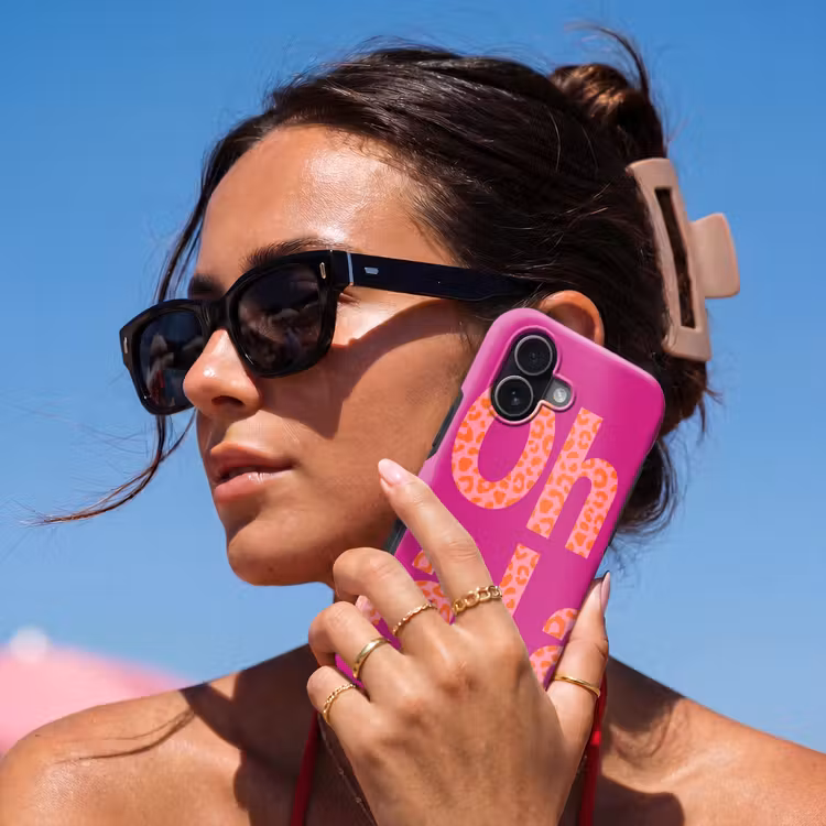 Oh la la - Luipaardprint - Roze Toughcase MagSafe Apple iPhone 17 klein -Sfeer2V