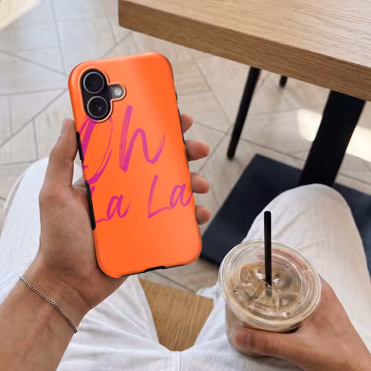 Oh la la - Oranje - Roze - Grafisch Toughcase MagSafe Apple iPhone 17 klein -Sfeer1M
