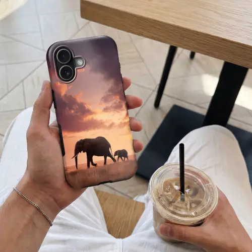 Olifanten - Grasland - Zonsondergang Toughcase MagSafe Apple iPhone 17 klein -Sfeer1M
