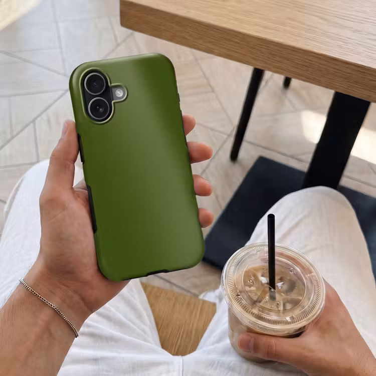 Olive - Drab - Groen Toughcase MagSafe Apple iPhone 17 klein 1017 -Sfeer1M