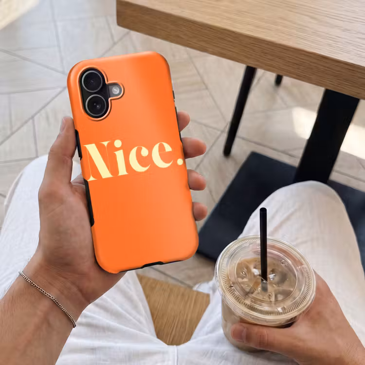 Oranje - Gebroken wit - Nice Toughcase MagSafe Apple iPhone 17 klein -Sfeer1M