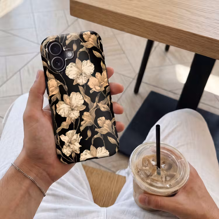 Orchideeën - Lijntekening - Patroon - Beige - Zwart Toughcase MagSafe Apple iPhone 17 klein 1017 -Sfeer1M