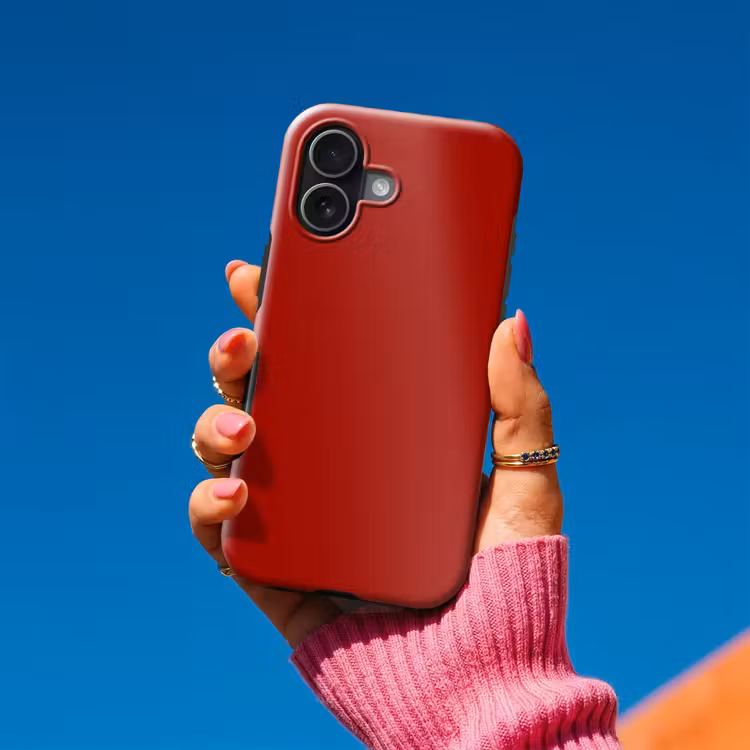 Oxblood - Maroon - Rood Toughcase MagSafe Apple iPhone 17 klein 1017 -Sfeer1V