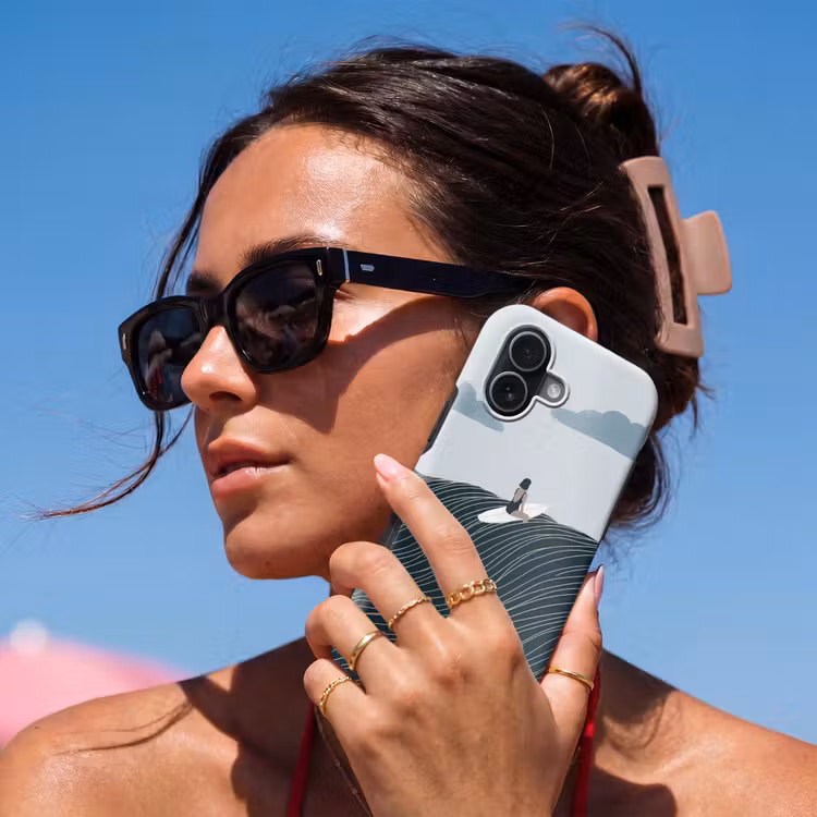 Persoon - Surfen - Oceaan - Natuur - Modern Toughcase MagSafe Apple iPhone 17 klein -Sfeer2V