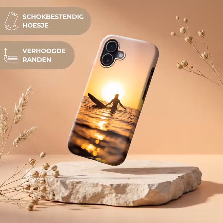 Persoon - Surfen - Zonsondergang - Zee - Oranje Toughcase MagSafe Apple iPhone 17 klein -USP_RandenV_NL