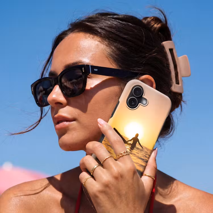 Persoon - Surfen - Zonsondergang - Zee - Oranje Toughcase MagSafe Apple iPhone 17 klein -Sfeer2V