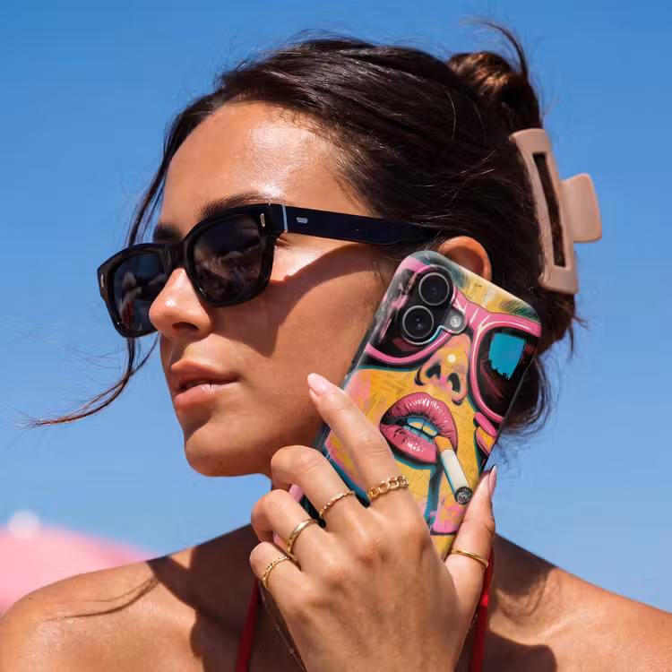 Portret - Vrouw - Abstract - Zonnebril Toughcase MagSafe Apple iPhone 17 klein -Sfeer2V