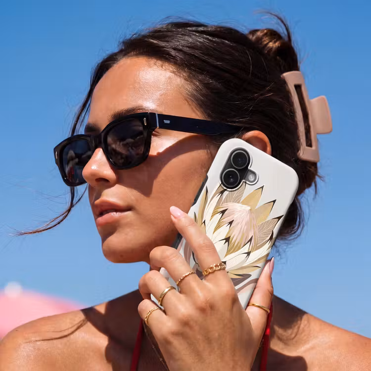 Protea - Bloem - Botanisch - Beige Toughcase MagSafe Apple iPhone 17 klein -Sfeer2V