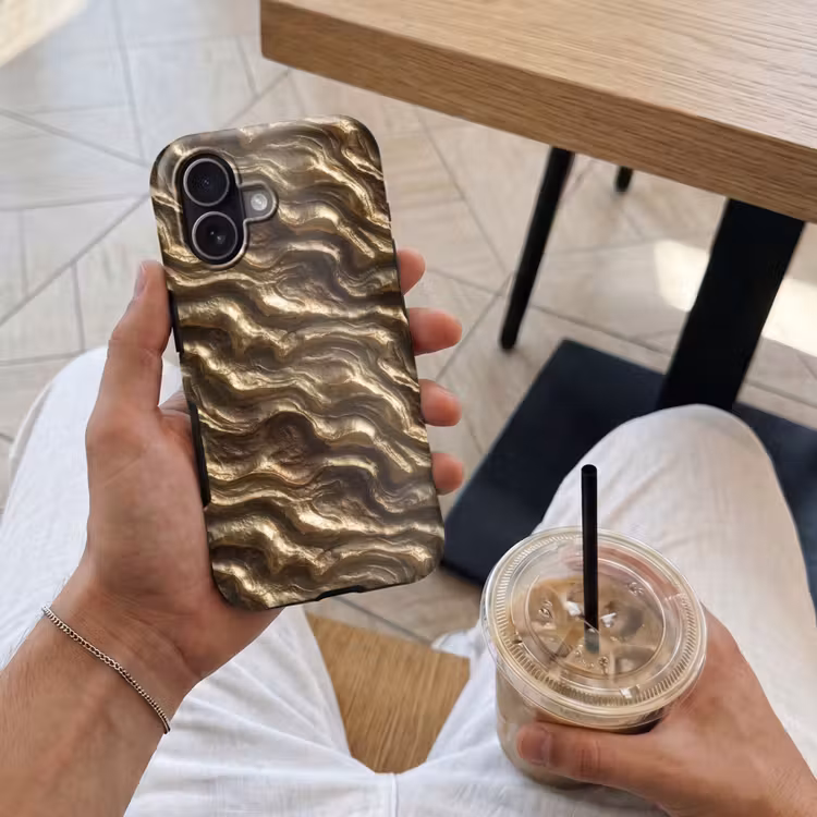 Reliëf - Golven - Abstract - Bronsgoud Toughcase MagSafe Apple iPhone 17 klein 1017 -Sfeer1M