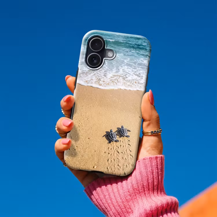 Schildpad - Jong - Strand - Oceaan - Blauw Toughcase MagSafe Apple iPhone 17 klein -Sfeer1V